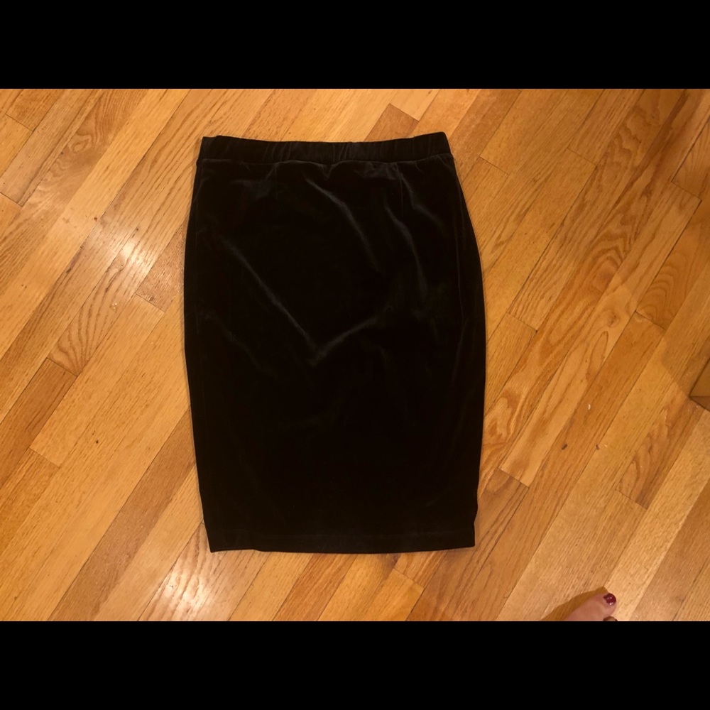 Velvet Danube skirt universal standard xs (10-12)